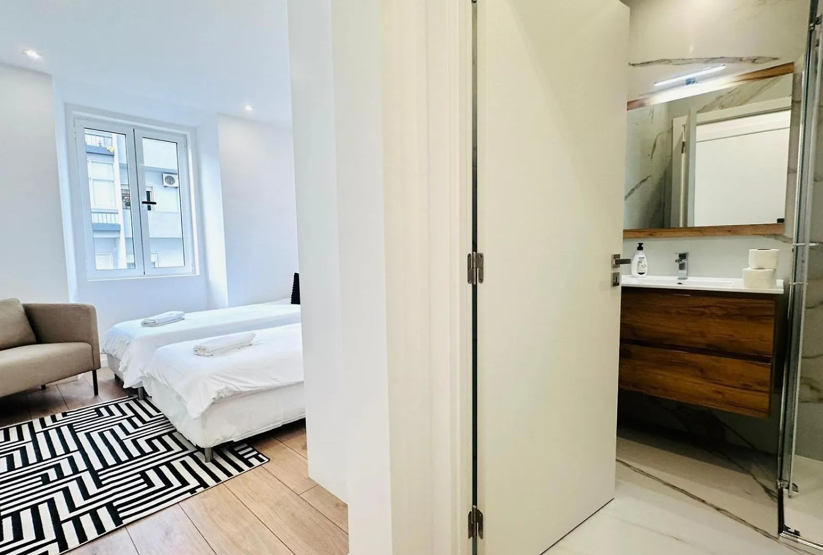 Lisbon City Center 3 Bedroom Flat Next To Avenida Almirante Reis Portugal
