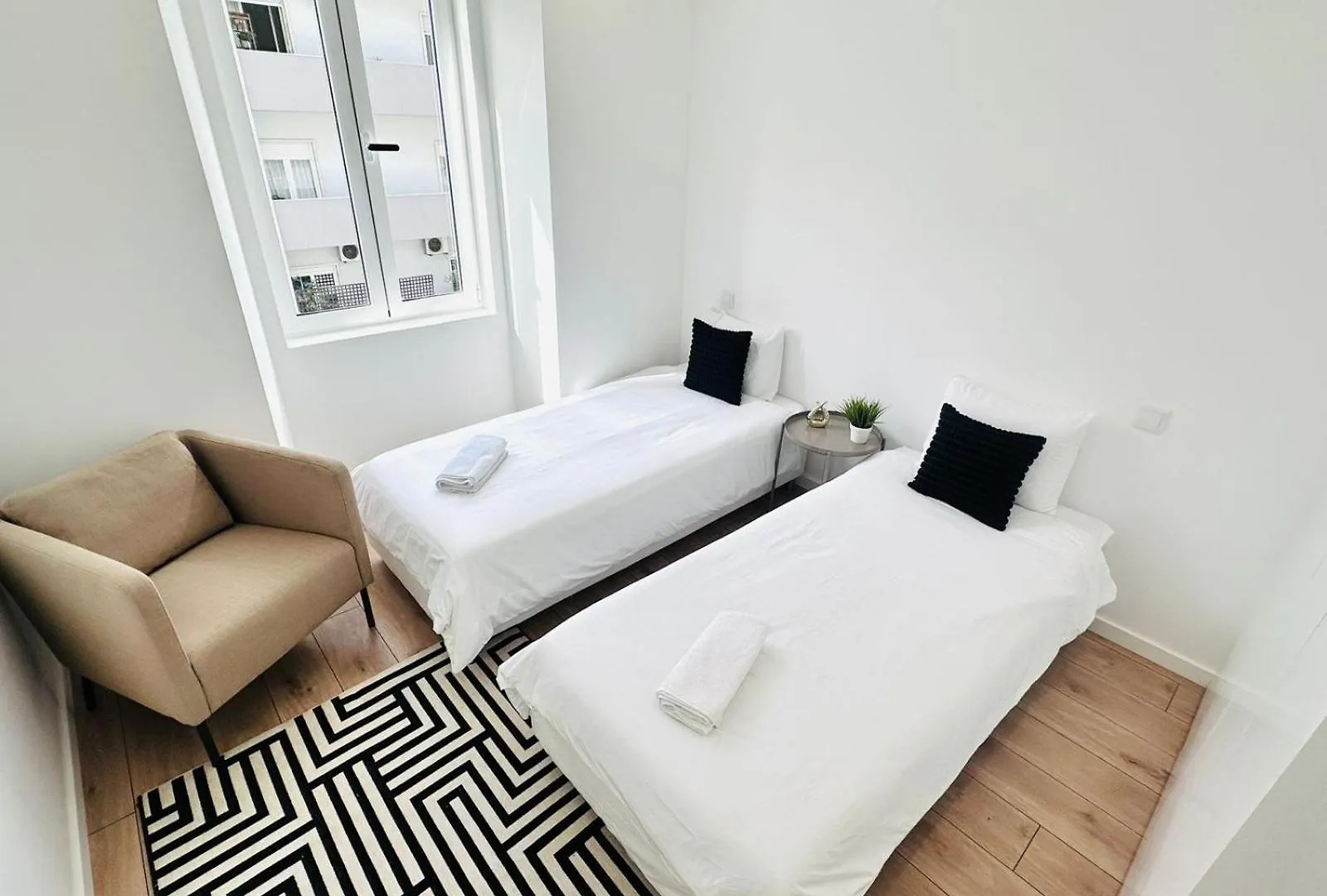 Lisbon City Center 3 Bedroom Flat Next To Avenida Almirante Reis Apartment